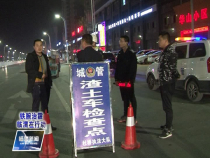 铁腕治霾临渭在行动：刘宝琳夜间深入中心城市部分工地检查环保工作